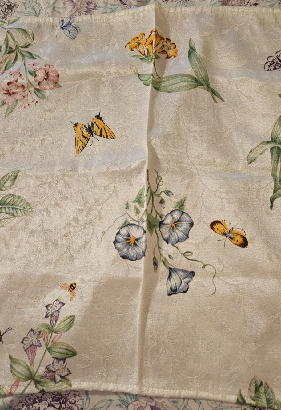 Set of 4 Lennox Butterfly Meadow collection 18 1/2 in sq White damask